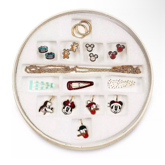 New Disney 12 days of Christmas box of surprises - Picture 2 of 4